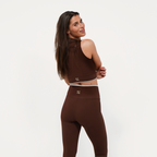 SIGNATURE V SLEEVELESS CROP TOP