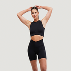SIGNATURE V SLEEVELESS CROP TOP
