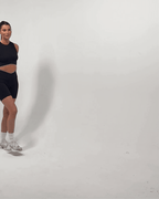 SIGNATURE V SLEEVELESS CROP TOP