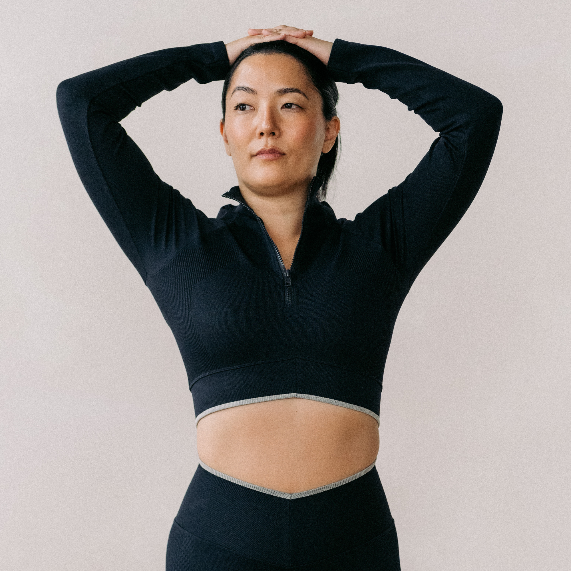 SIGNATURE V LONG SLEEVE TOP